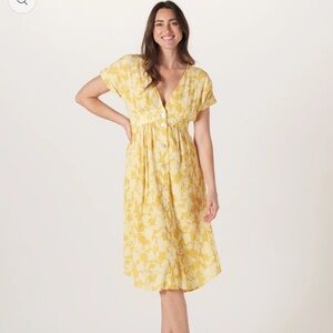 The Normal Brand Ezra Crepe‎ Deep V Button Thru Dress in Cliff Rose Print Small